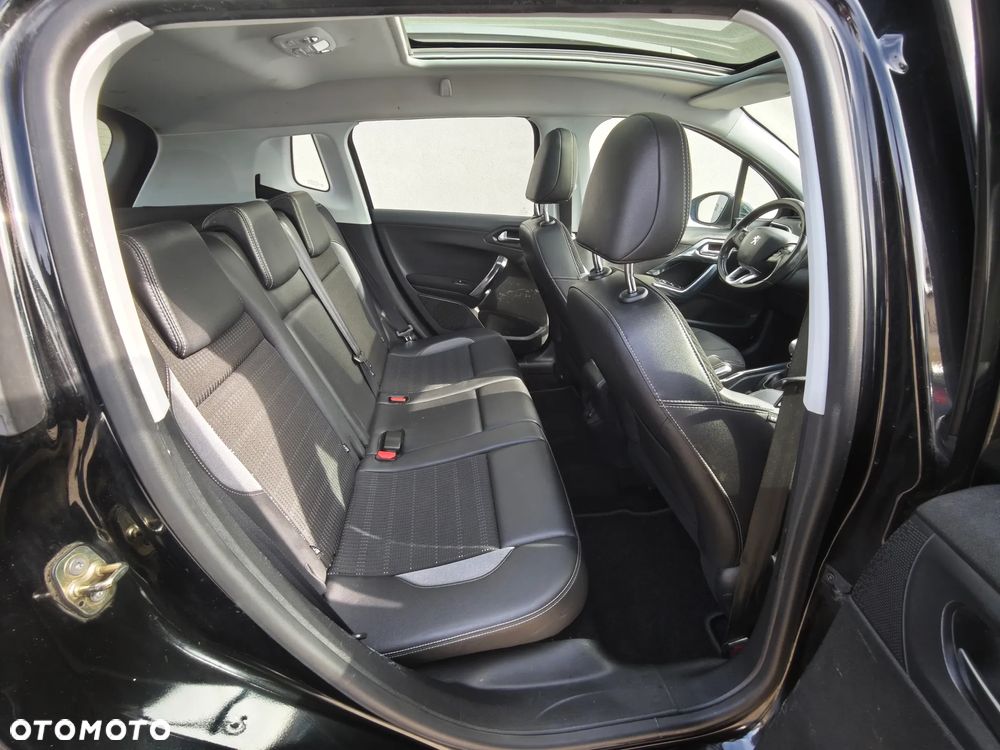 Peugeot 2008 e-HDi FAP 115 STOP & START Allure - 29