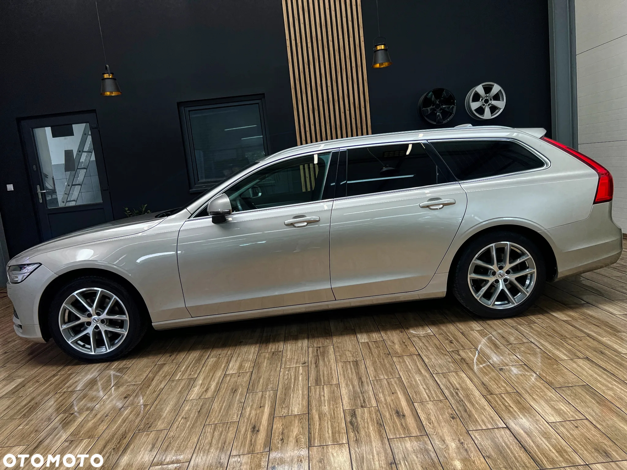 Volvo V90 D4 Momentum Pro - 13