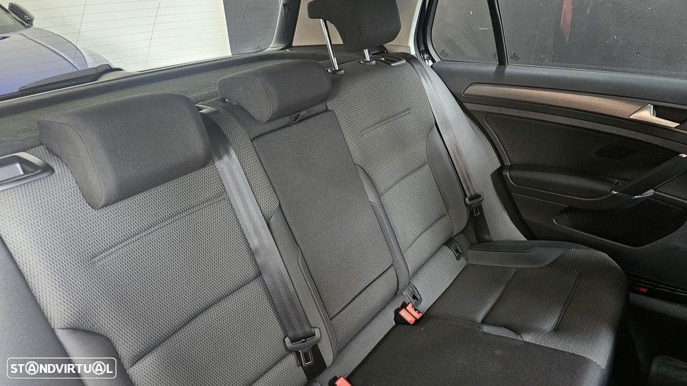 VW Golf 1.6 TDI Confortline - 13