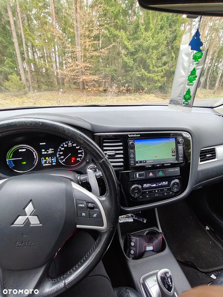 Mitsubishi Outlander - 6
