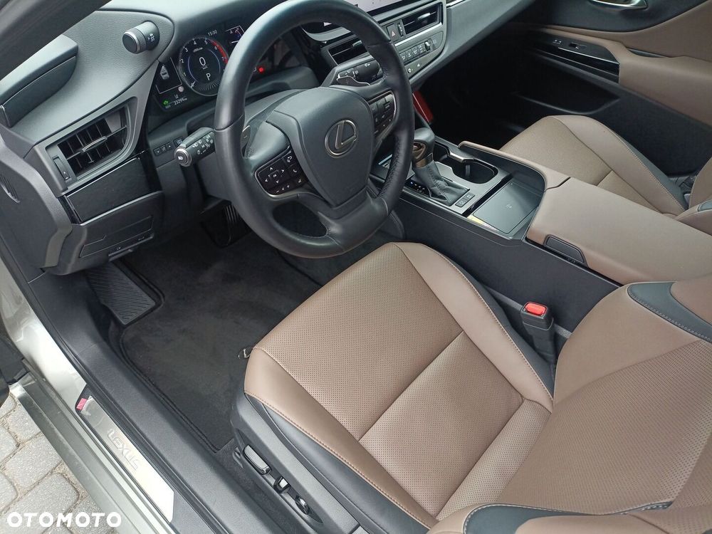 Lexus ES 300h Business Edition - 21