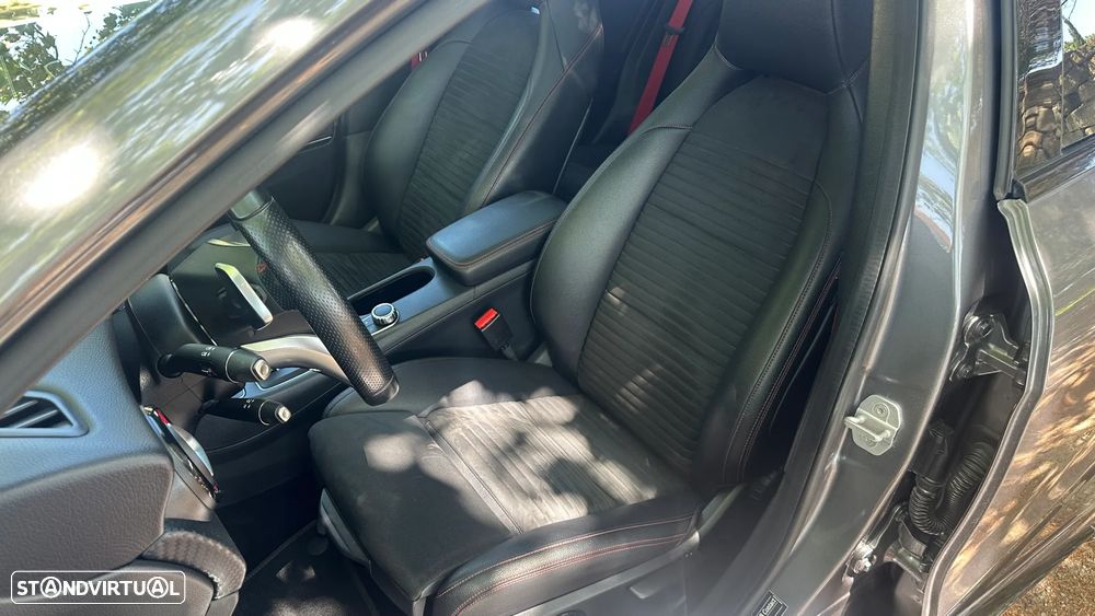 Mercedes-Benz A 45 AMG 4Matic Speedshift 7G-DCT - 23