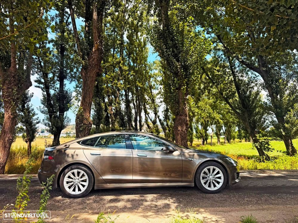 Tesla Model S - 6