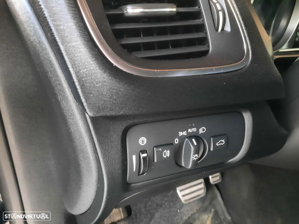 Volvo V40 D2 Geartronic RDesign - 11