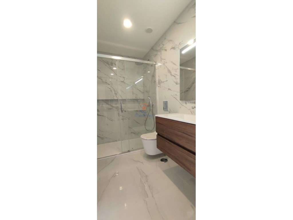 Apartamento T2 NOVO c/ 2 Varandas e BOX | Santo António dos Cavalei... - Grande imagem: 5/12