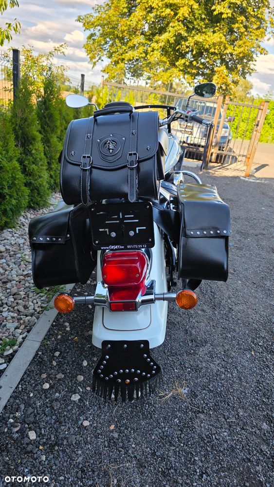 Suzuki Intruder - 18