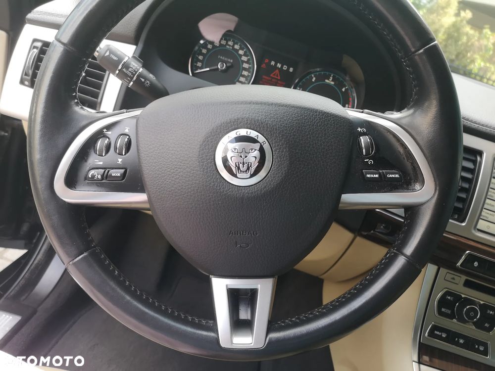 Jaguar XF 2.2 D Premium Luxury - 15