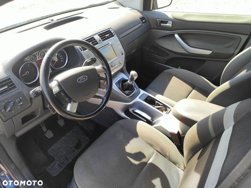 Ford Kuga 2.0 TDCi 2x4 Titanium - 10