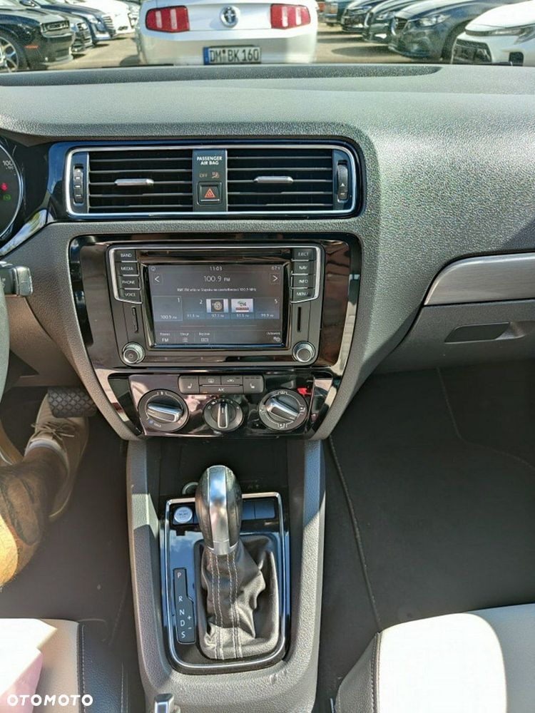 Volkswagen Jetta 1.8T SE - 14