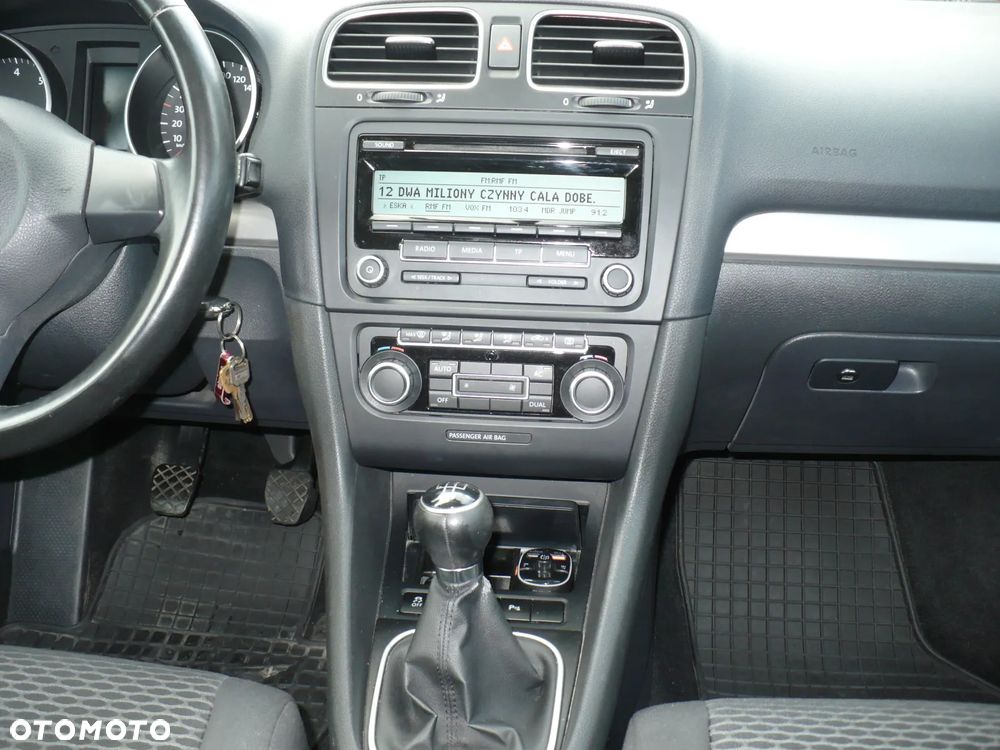 Volkswagen Golf - 24