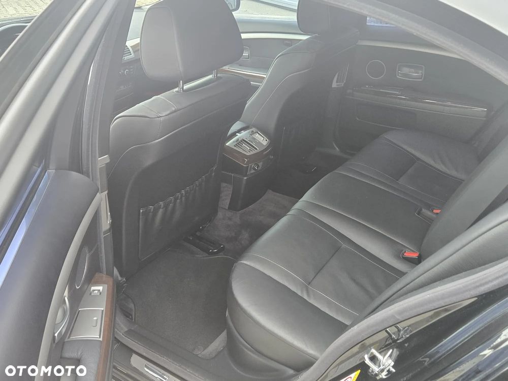 BMW Seria 7 740i - 13