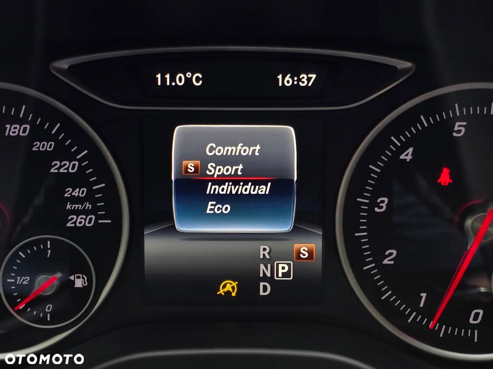 Mercedes-Benz GLA 200 7G-DCT Style - 20