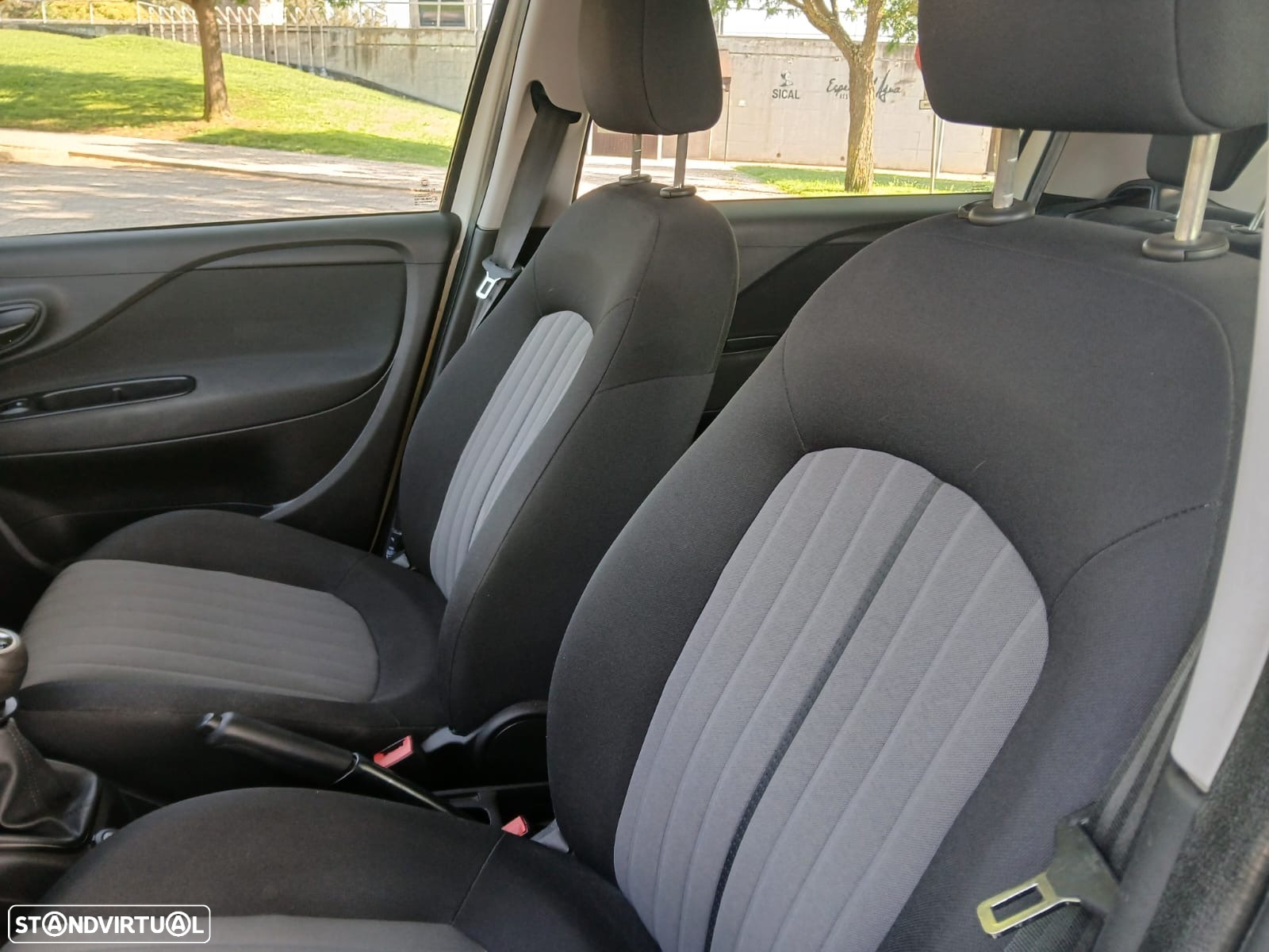 Fiat Punto 1.2 Lounge Start&Stop - 8