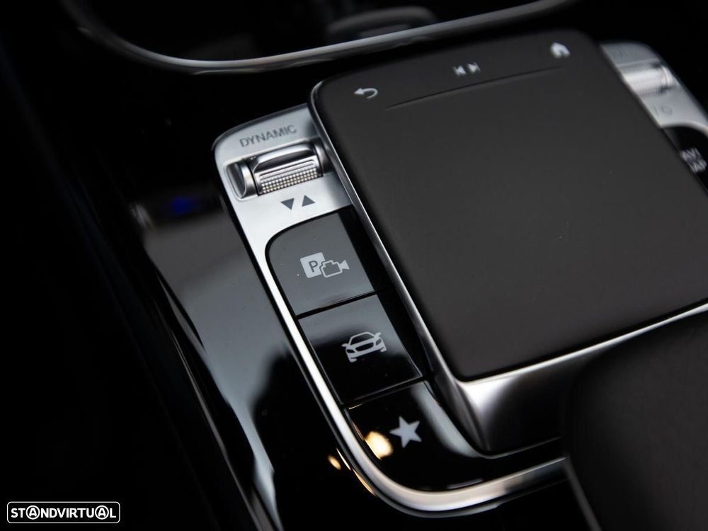 Mercedes-Benz A 250 7G-DCT AMG Line - 23