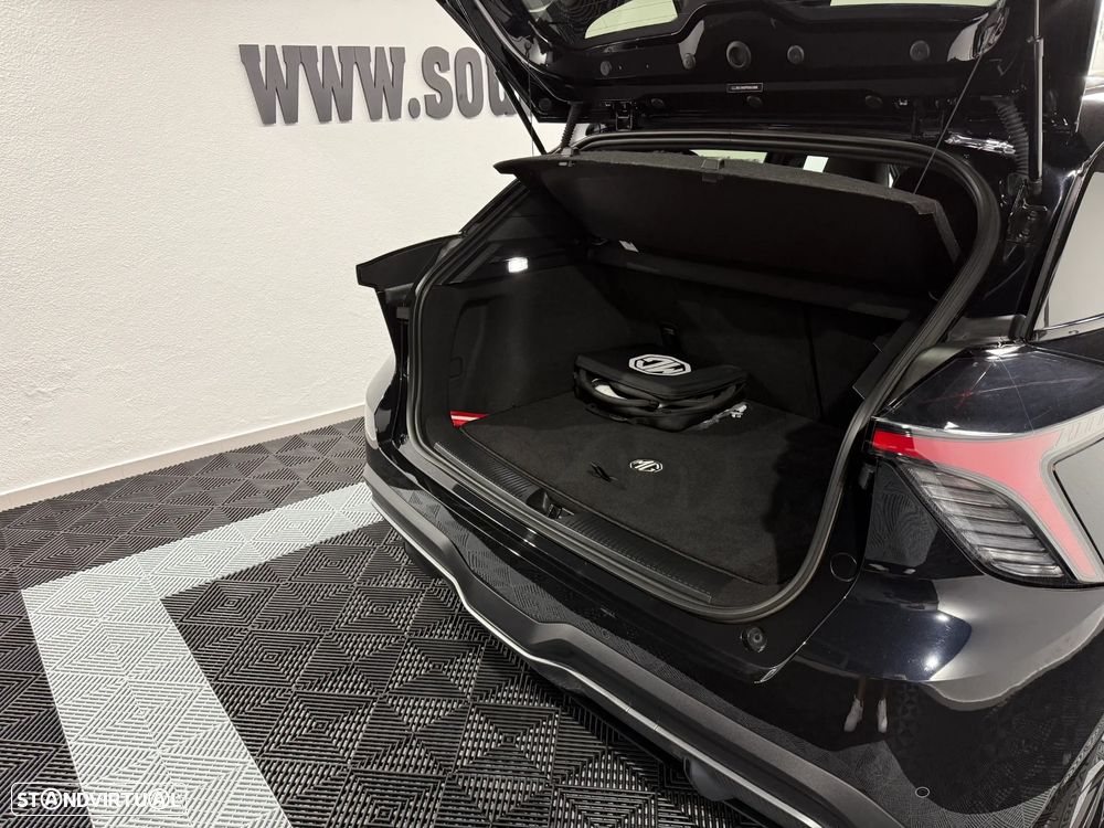 MG MG4 64 kWh Luxury - 6