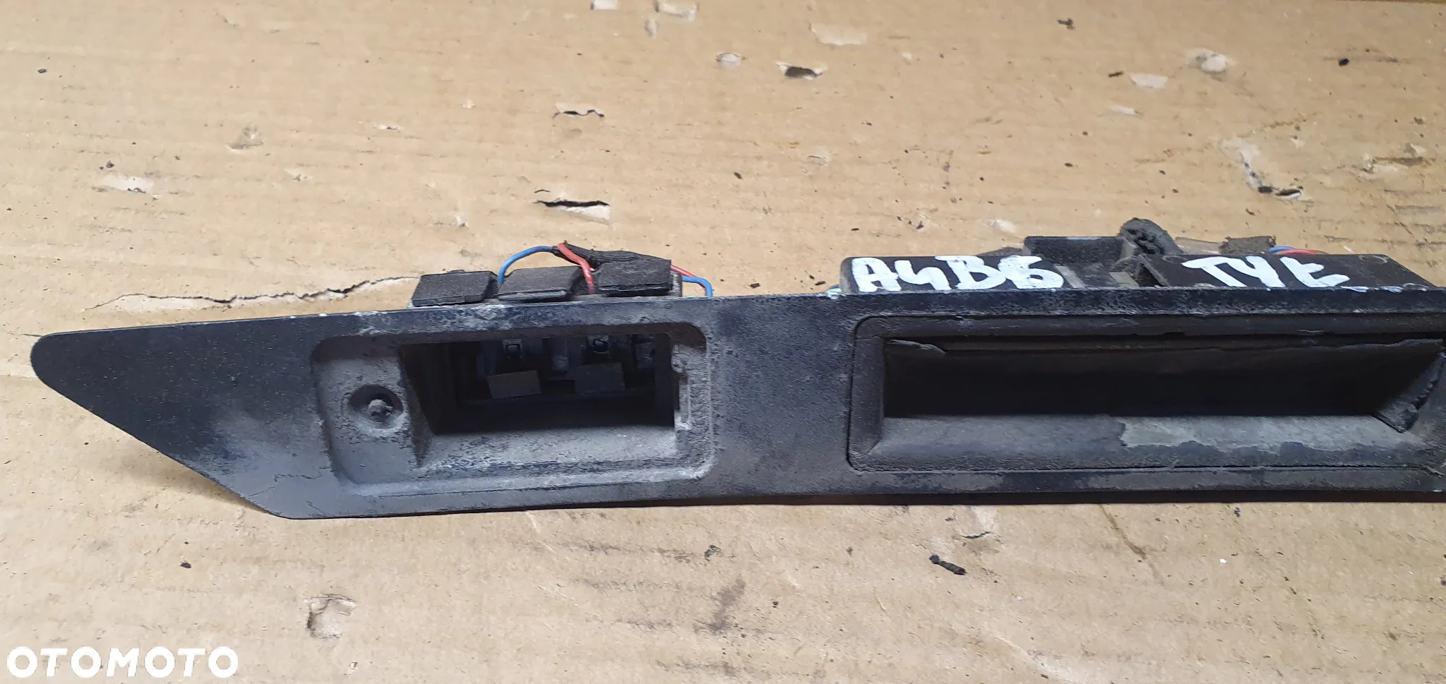 Blenda klapy bagażnika mikrostyk podświetlenie Audi A4 B6 8P0827574 - 2