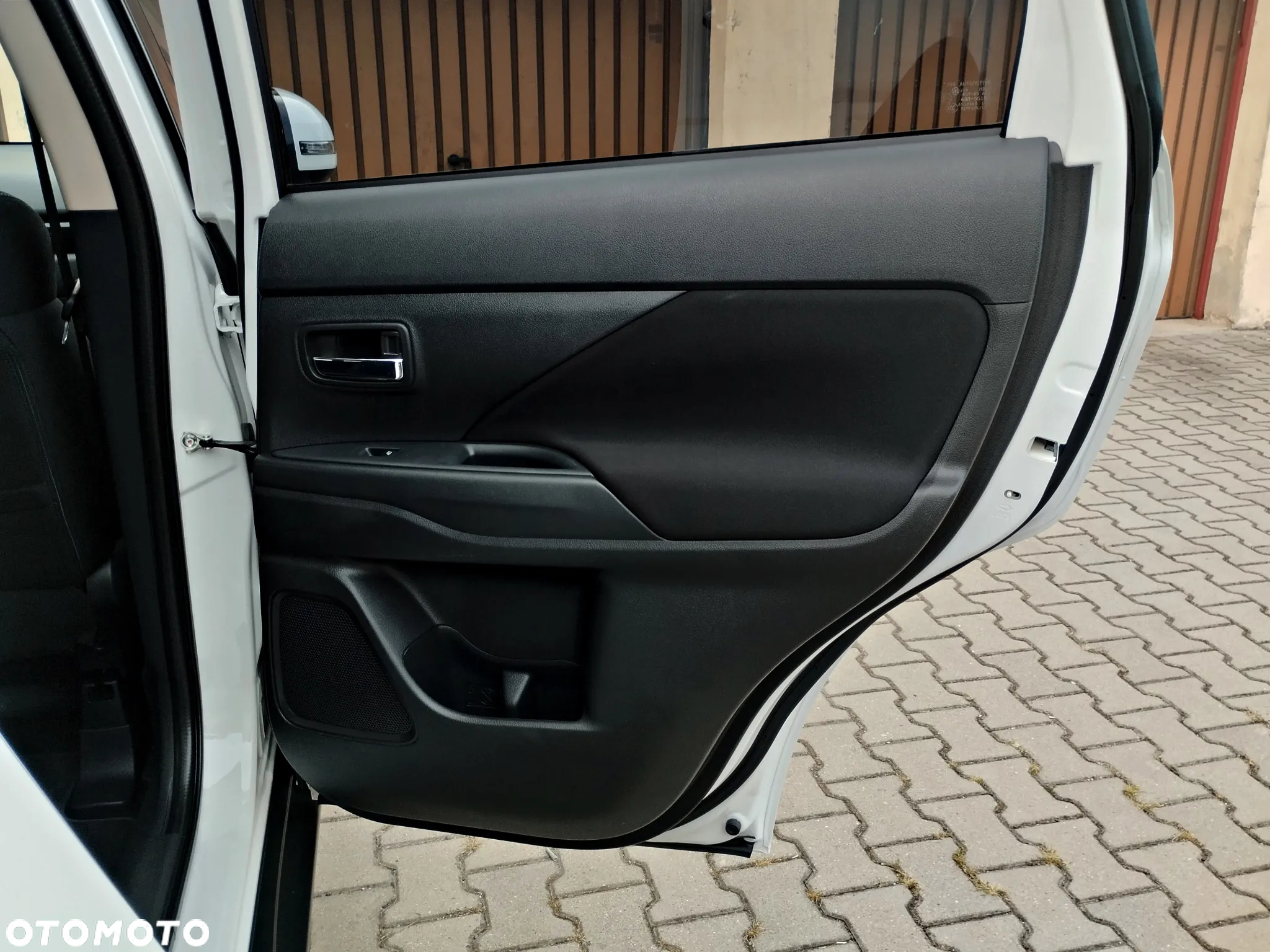 Mitsubishi Outlander 2.0 Intense + Navi 4WD CVT - 30