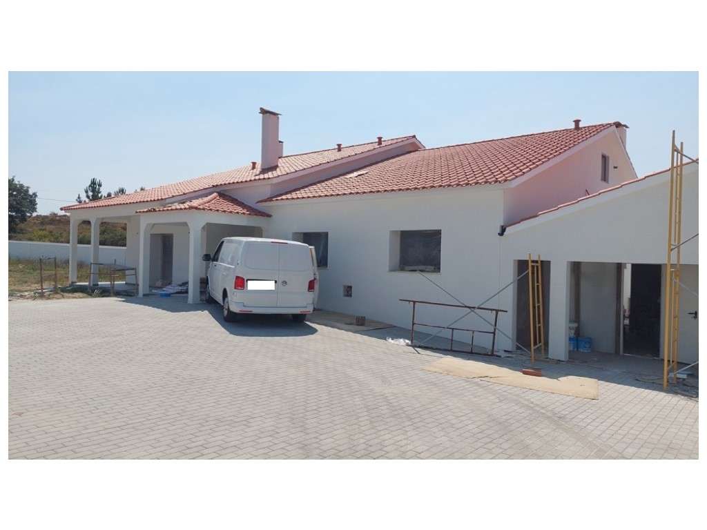 Moradia térrea T3 nos Pinheiros - Leiria - Grande imagem: 2/17