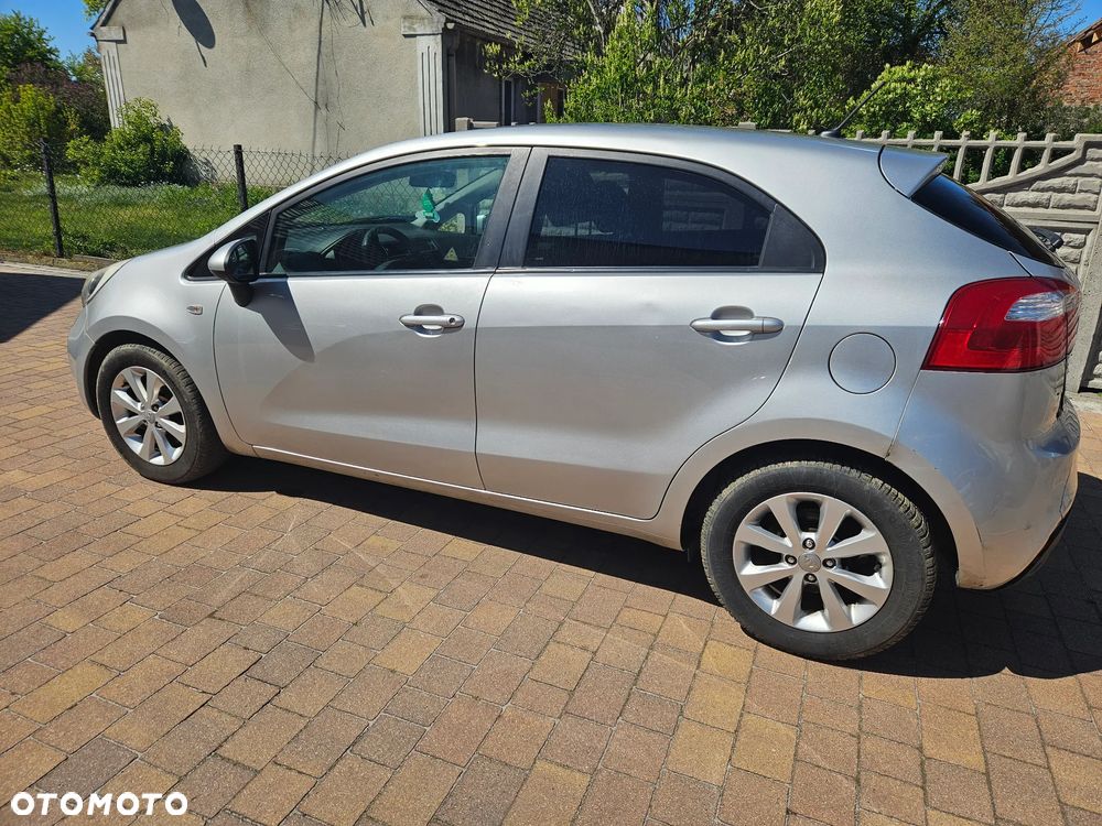 Kia Rio 1.1 CRDI Dream Team Edition - 2