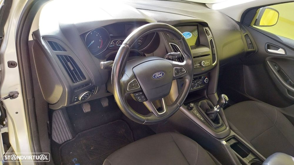 Ford Focus 1.5 TDCi EcoBlue Titanium - 6