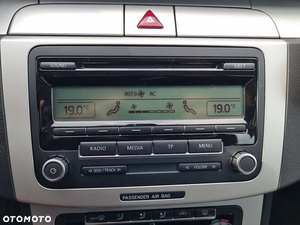 Volkswagen Passat 1.6 TDI DPF BlueMot Comfortline - 13