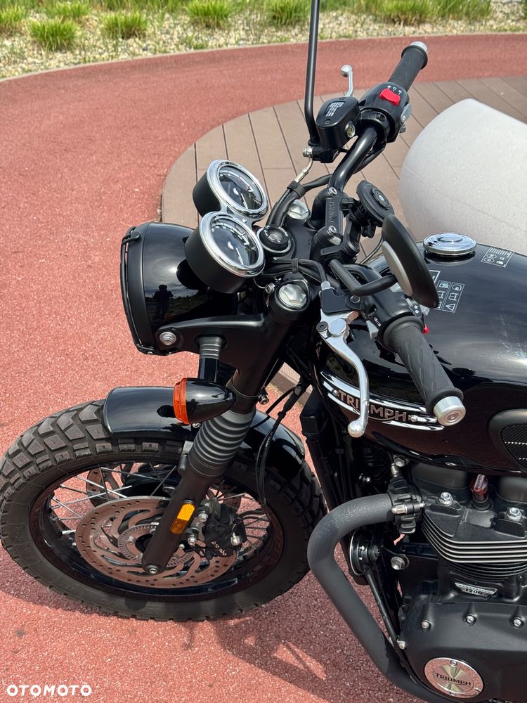 Triumph Bonneville - 12