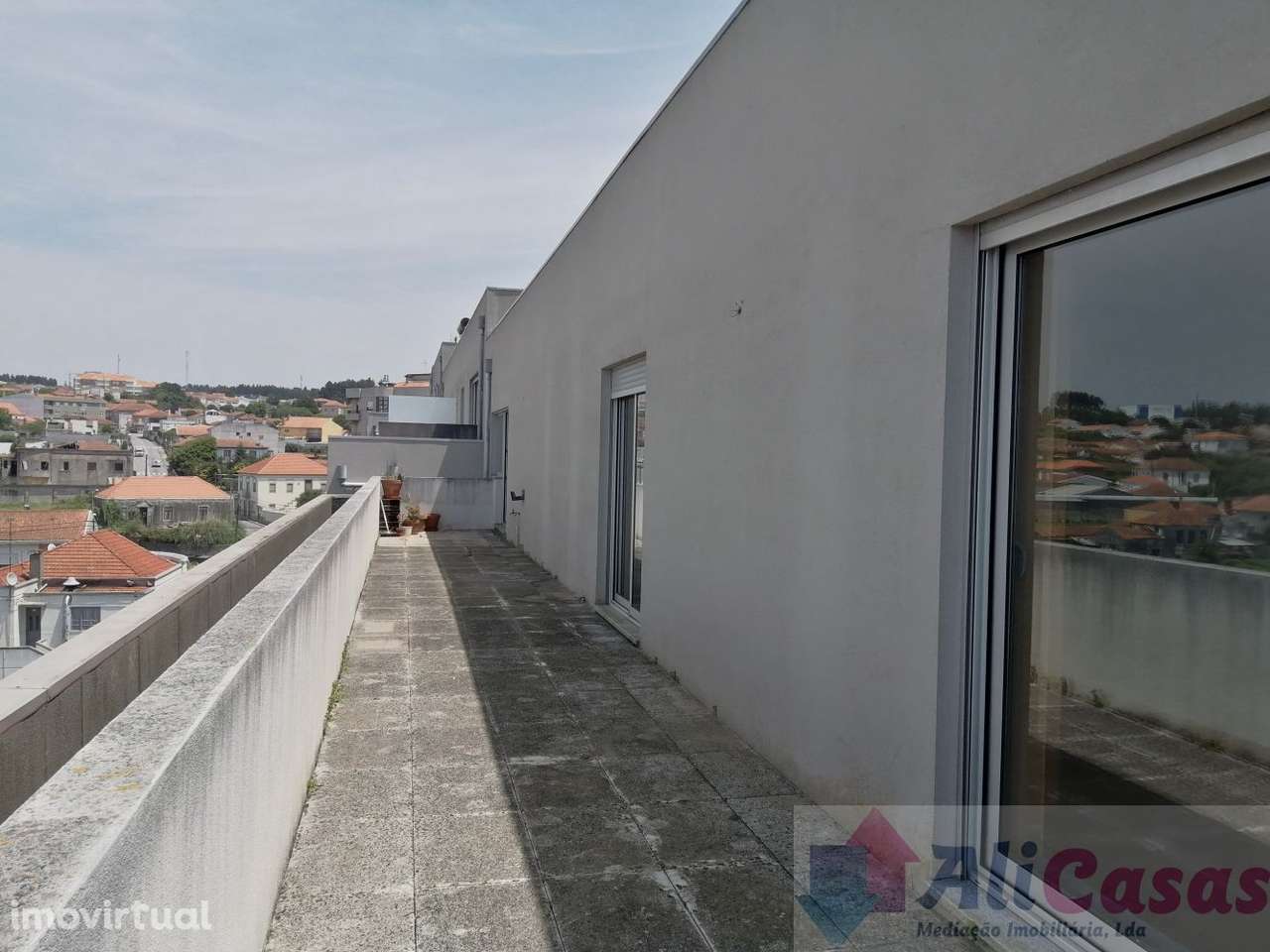 Excelente T4 C/Terraço e garagem p/2 carros - Grande imagem: 3/38