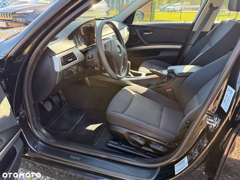 BMW Seria 3 318i - 9