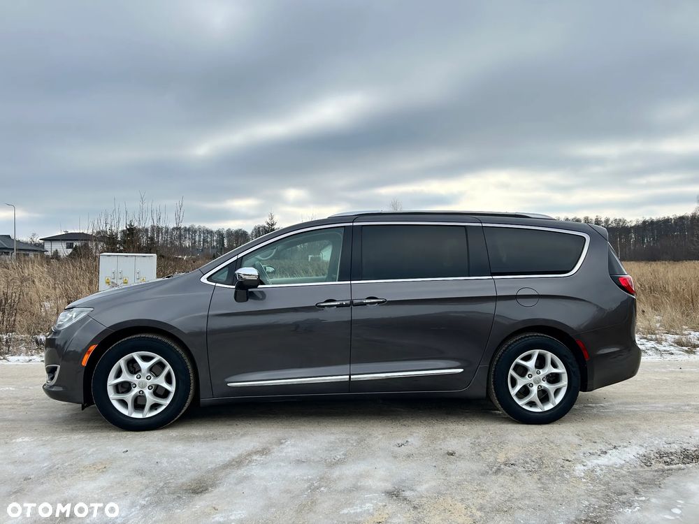 Chrysler Pacifica - 3