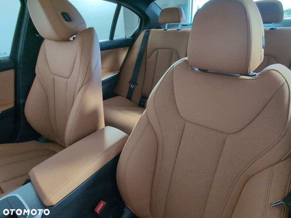 BMW Seria 3 330i xDrive M Sport sport - 7