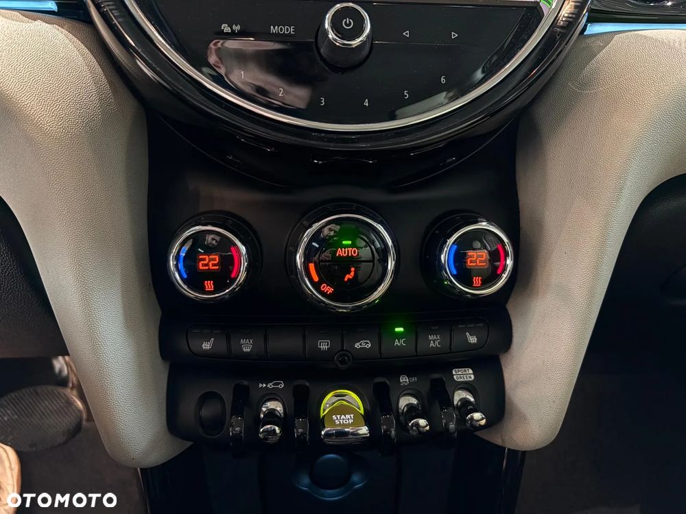 MINI Cooper SE Classic Trim - 22