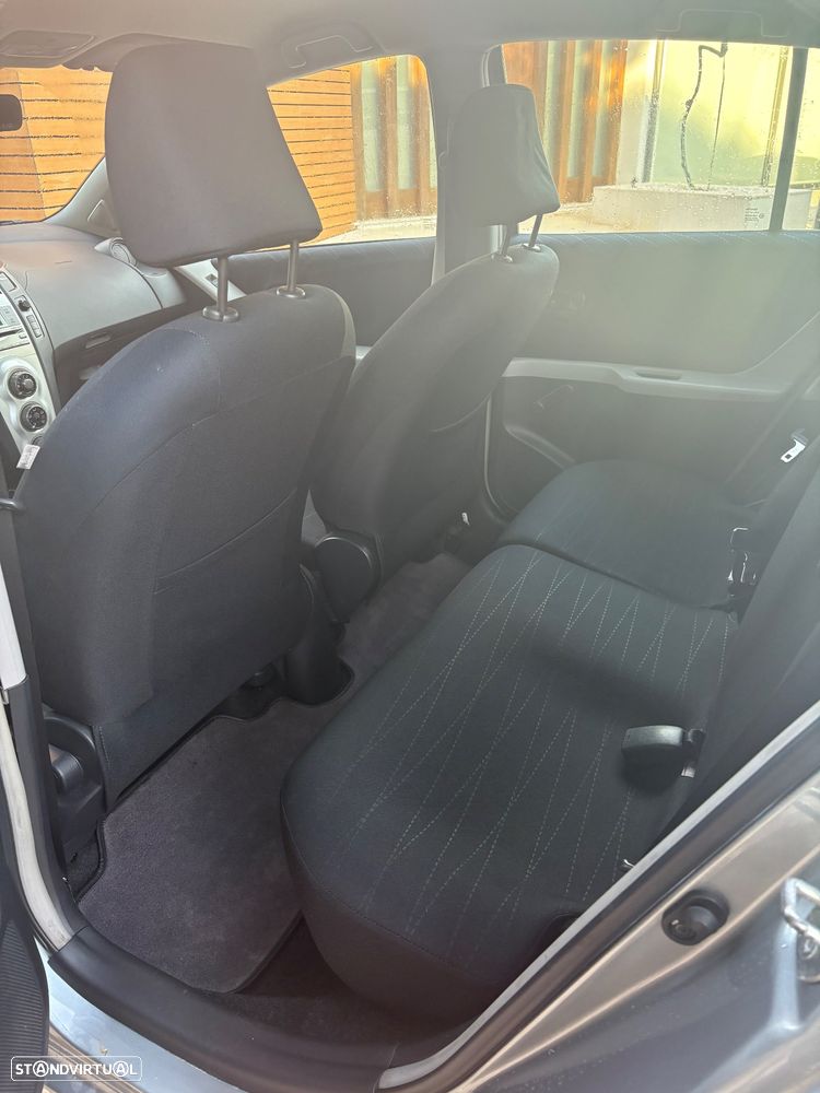 Toyota Yaris 1.0 VVT-i AC Manual - 9