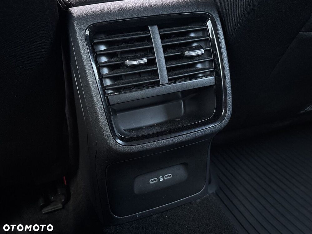 Skoda Octavia 1.5 TSI mHEV Selection DSG - 33