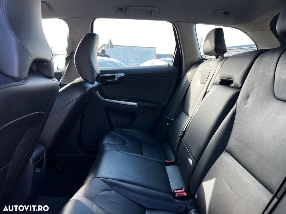 VOLVO XC60 2017 — imagine 18