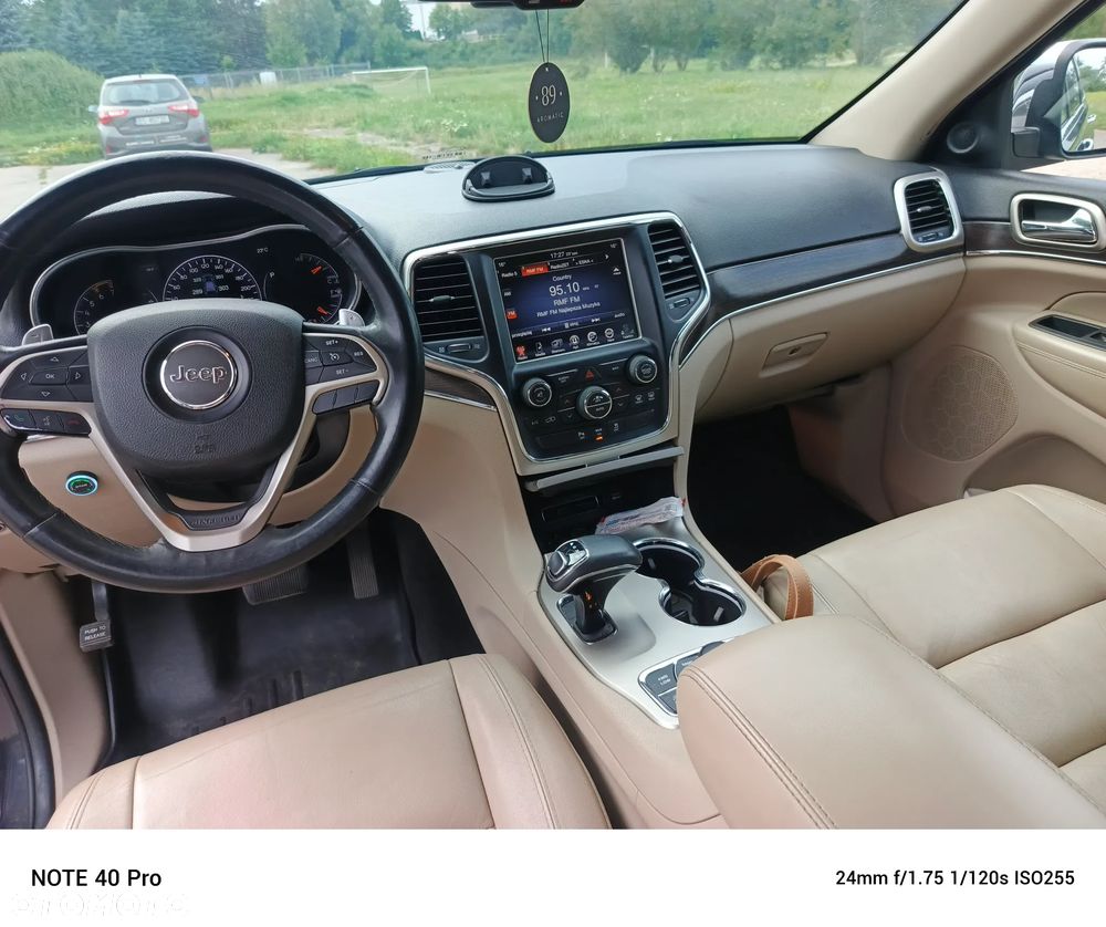 Jeep Grand Cherokee - 14
