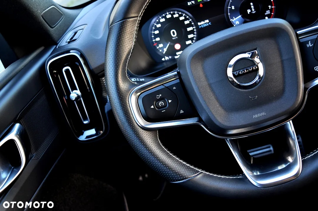 Volvo XC 40 T3 R-Design - 28