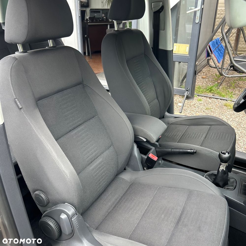 Volkswagen Touran 2.0 TDI DPF Highline - 23