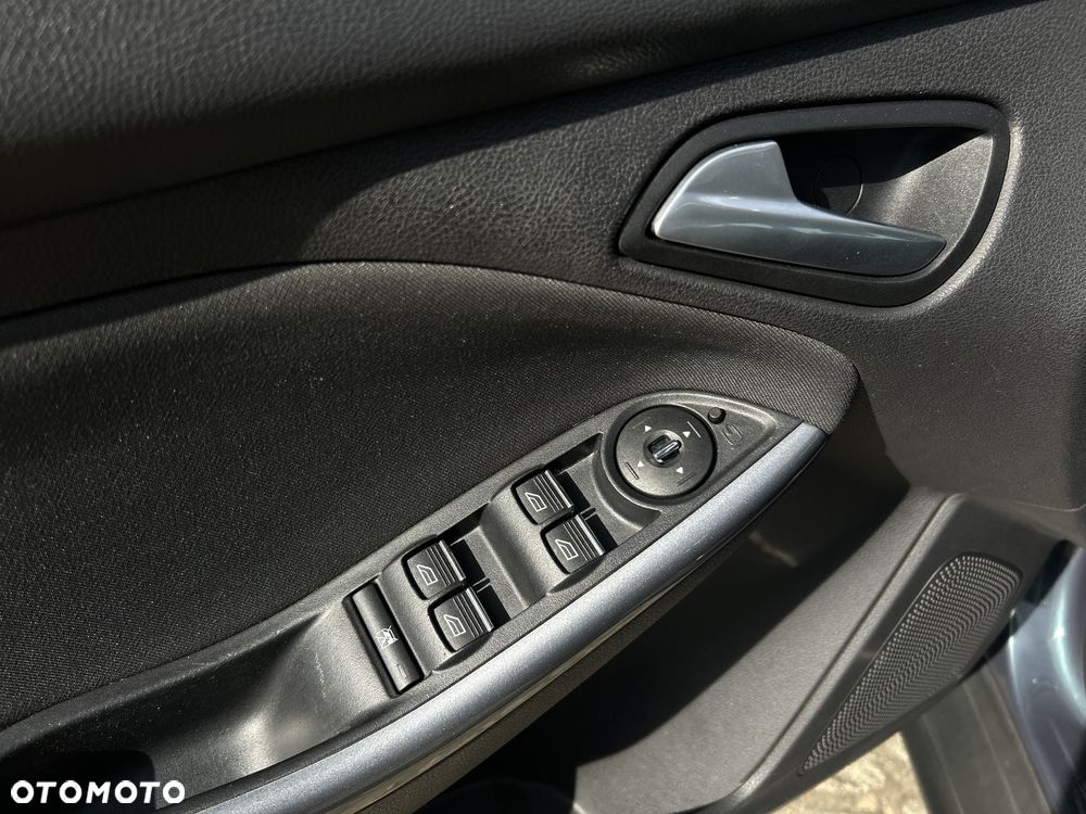 Ford Focus 1.6 EcoBoost Titanium - 27