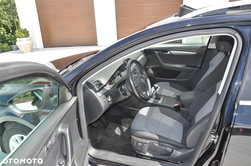 Volkswagen Passat 2.0 TDI 4Motion BlueMotion Technol Comfortline - 9