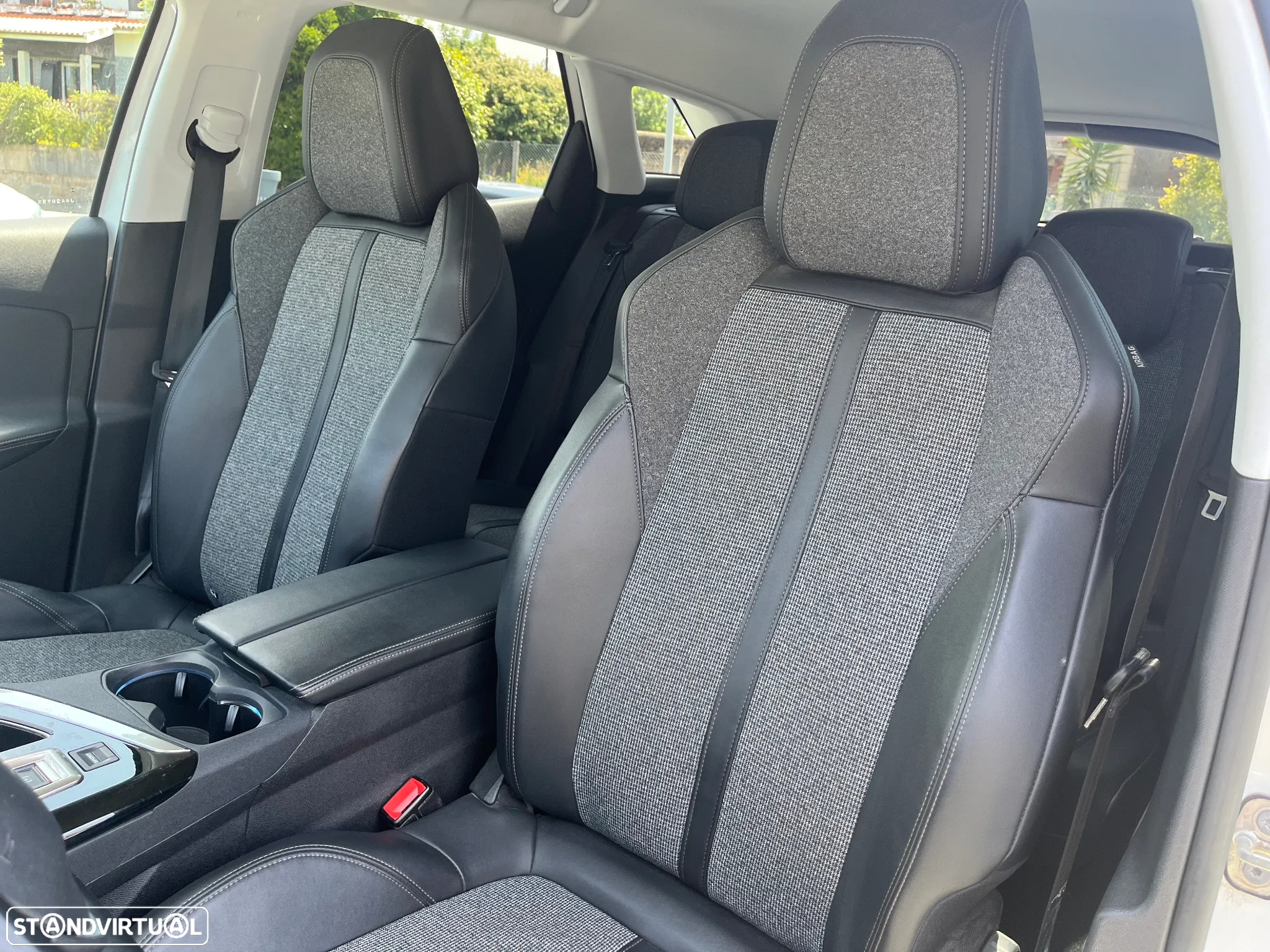 Peugeot 3008 1.2 PureTech Allure EAT6 - 6
