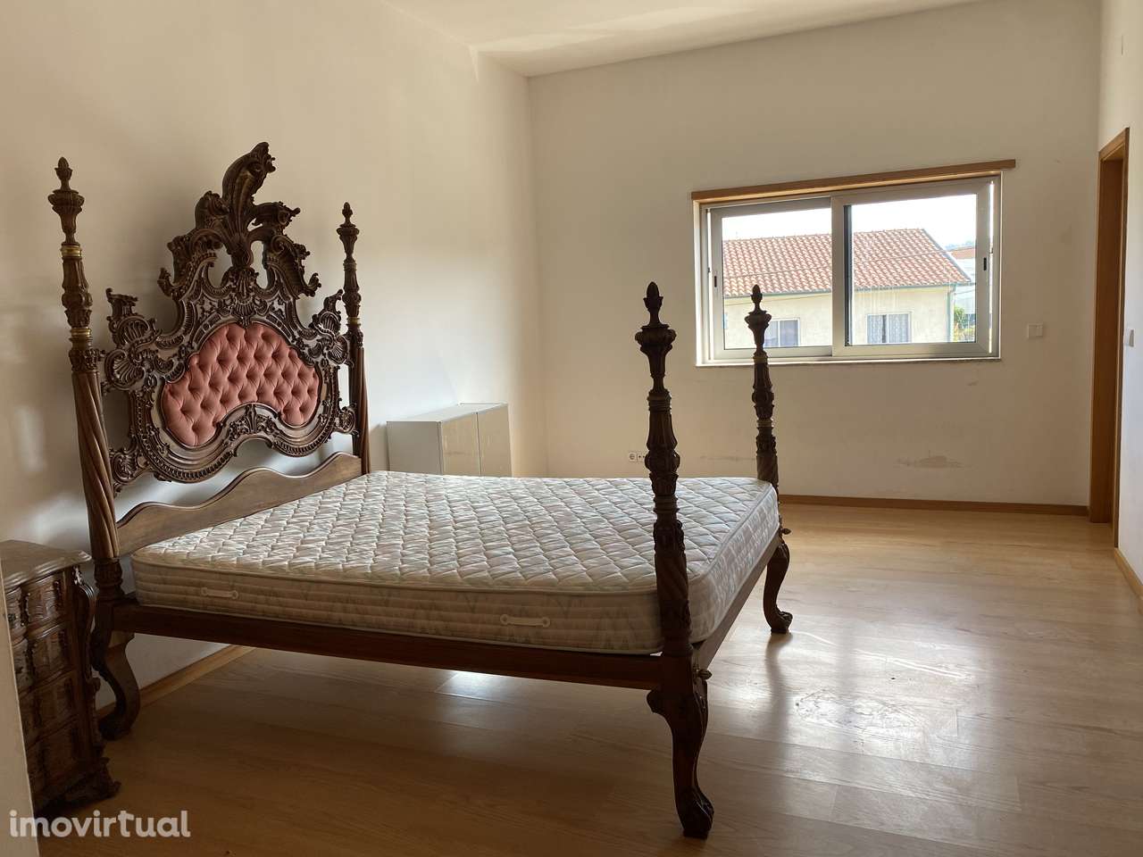 Quarto duplo em edifício com mobília e internet em Braga - Grande imagem: 3/8