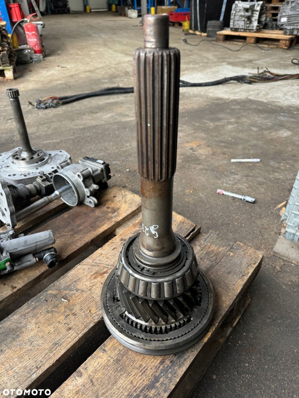 Wałek sprzęgłowy skrzyni biegów G231-16 Actros MP 2 MP 3 3892627601 - 1