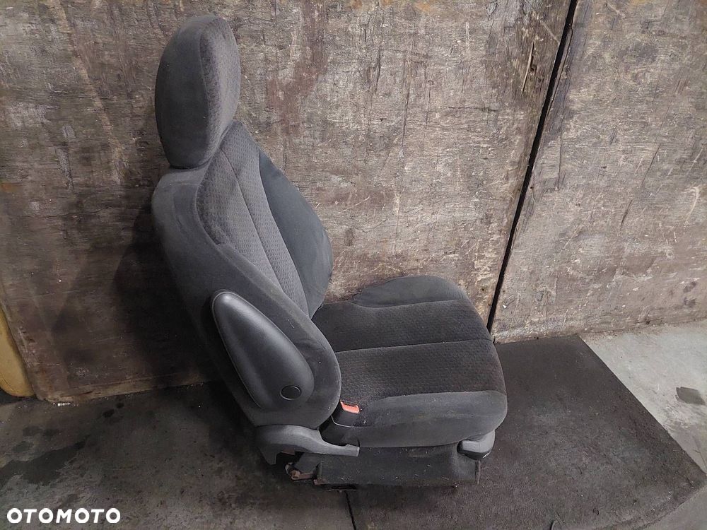 FOTEL LEWY PRZÓD CHRYSLER  PACIFICA I - 2