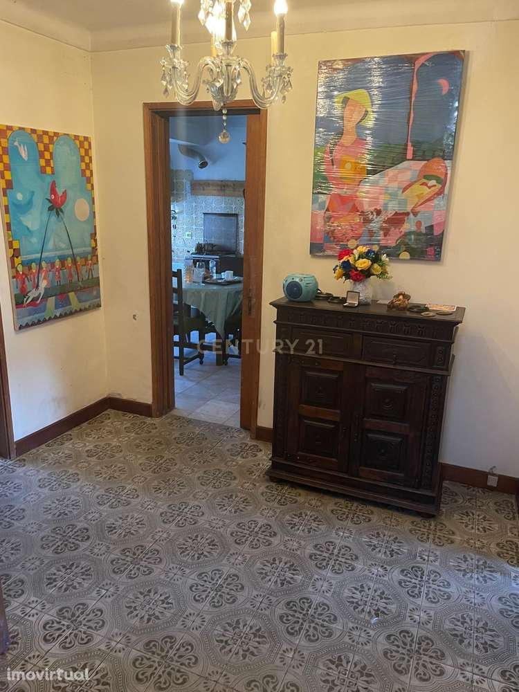 Oportunidade ! Moradia T6 para remodelar no Bairro de Sta. Cruz - Grande imagem: 4/34