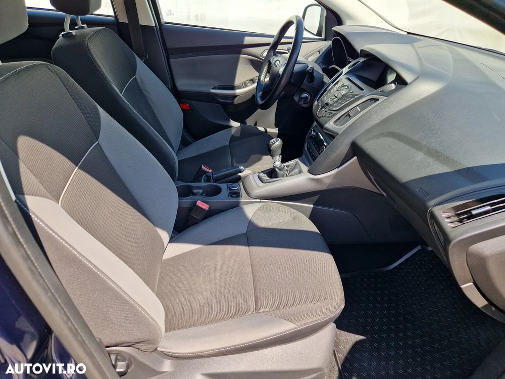 Ford Focus 1.6 TDCI DPF Ambiente - 9