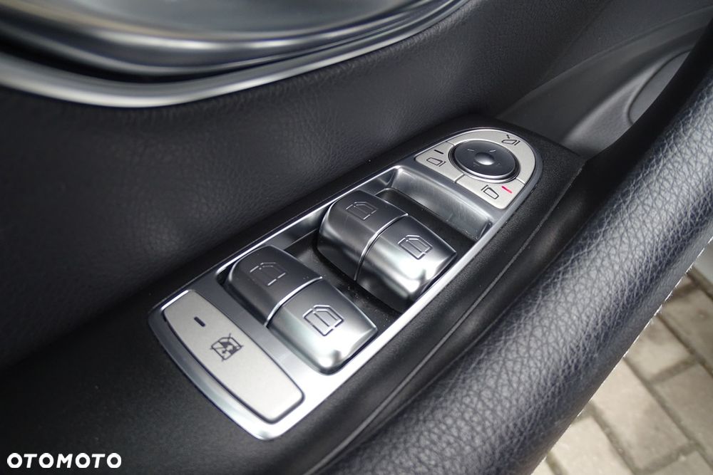 Mercedes-Benz Klasa E - 21