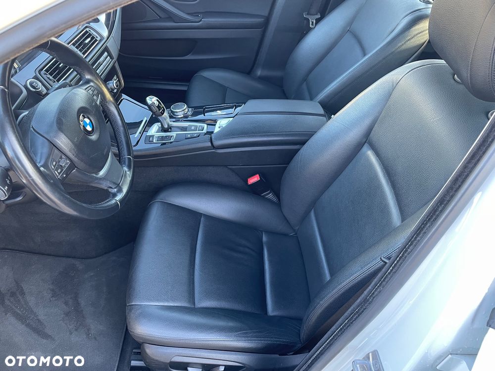 BMW Seria 5 520d xDrive - 12