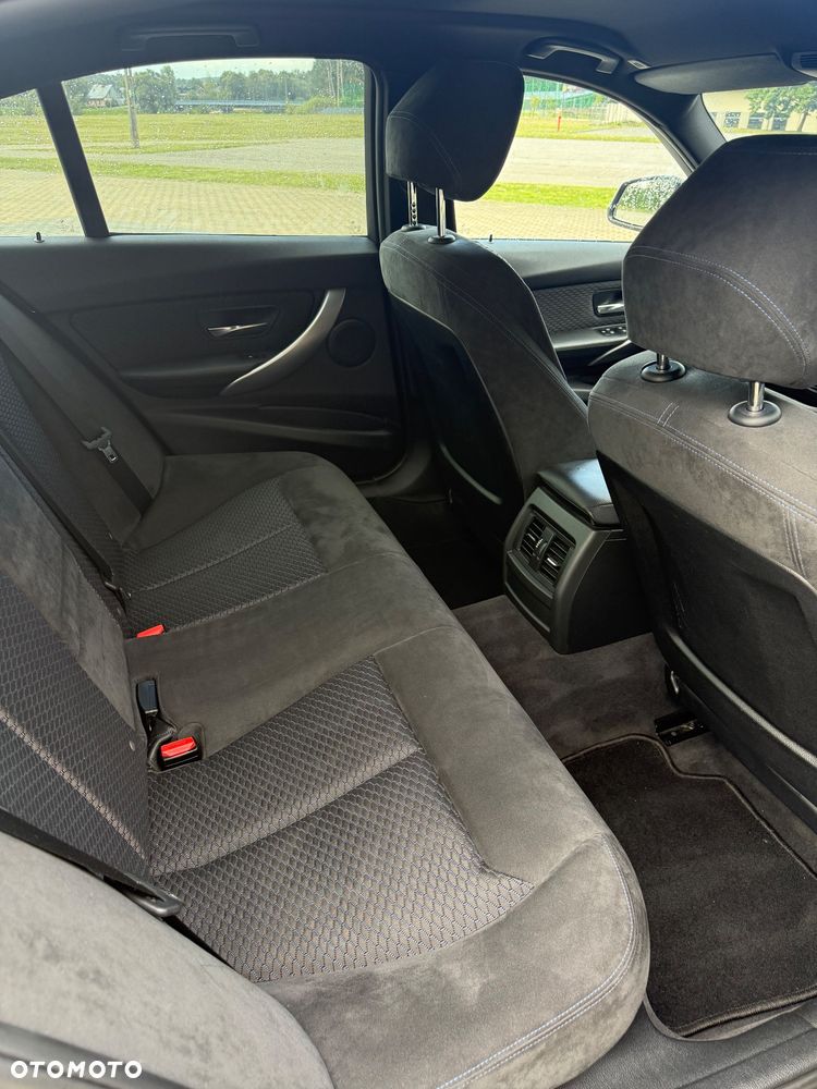 BMW Seria 3 320i - 13