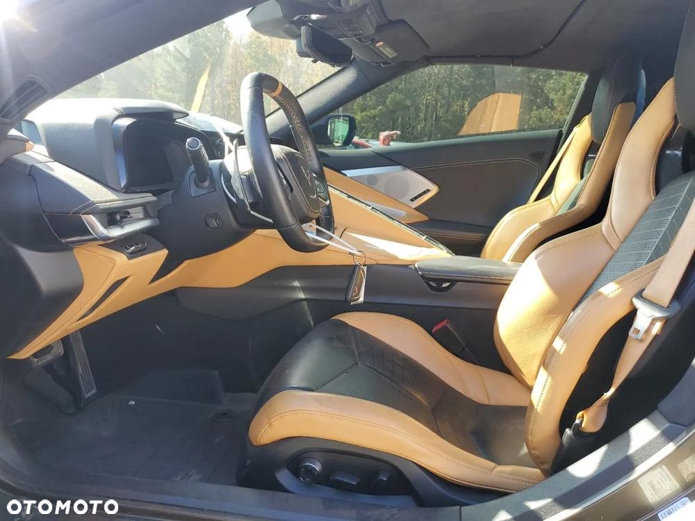 Chevrolet Corvette - 9