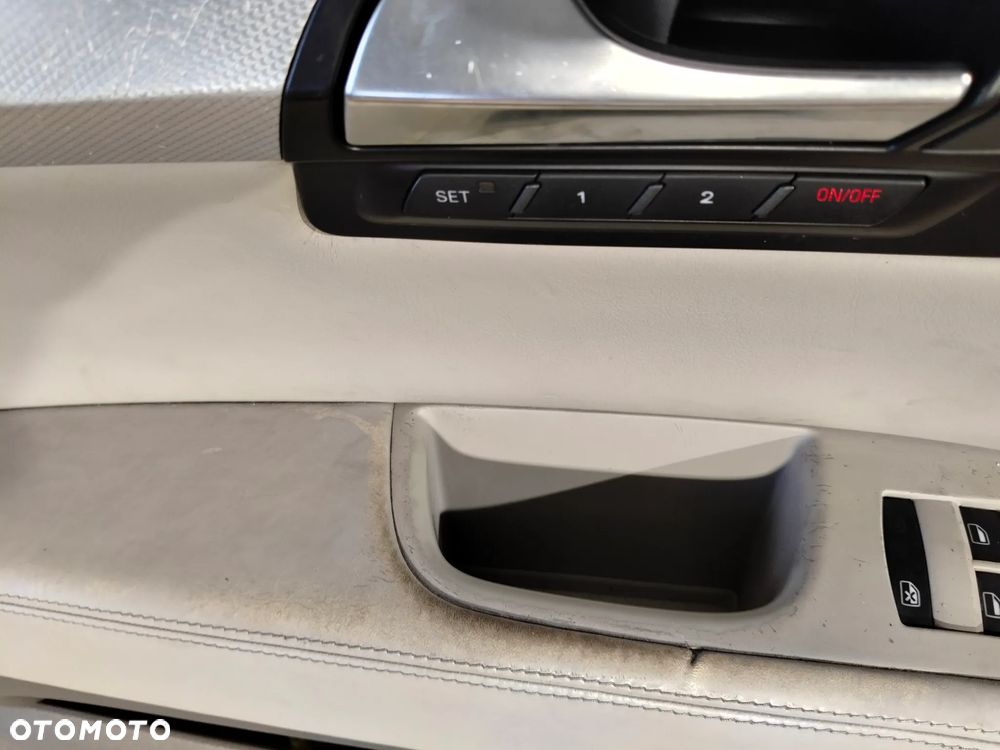 Boczki drzwi Audi Q7 - 2